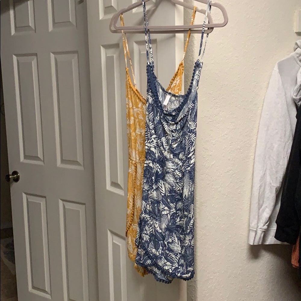 2 rompers 🌼